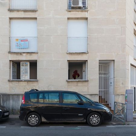Appartement De Charme - Vue Sur Remparts - Wifi Gratuit - Parking Payant A Proximite อาวีญง ภายนอก รูปภาพ