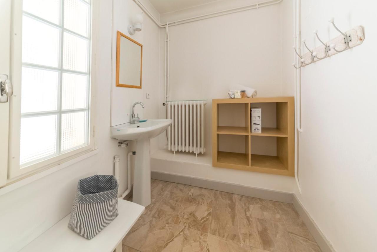 Appartement De Charme - Vue Sur Remparts - Wifi Gratuit - Parking Payant A Proximite อาวีญง ภายนอก รูปภาพ