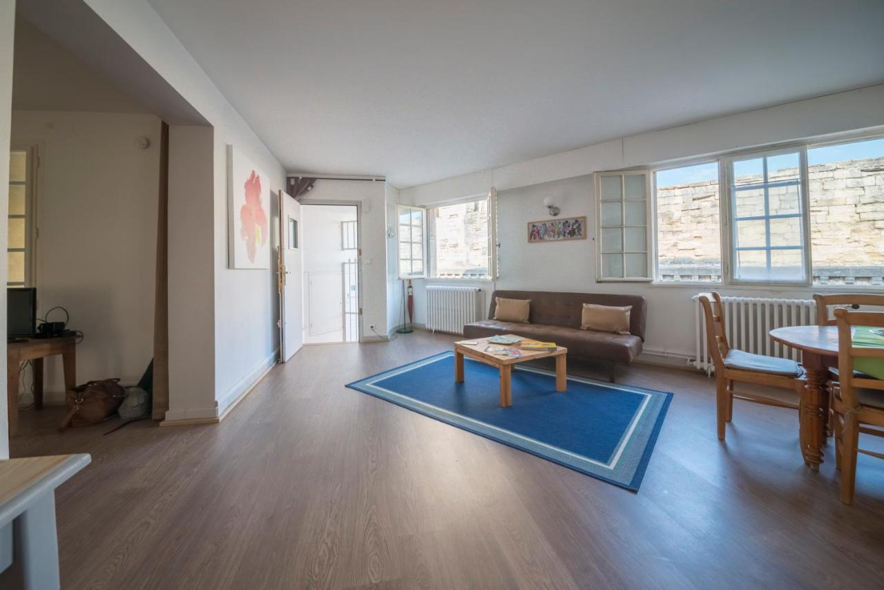 Appartement De Charme - Vue Sur Remparts - Wifi Gratuit - Parking Payant A Proximite อาวีญง ภายนอก รูปภาพ